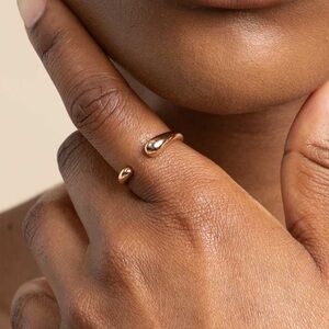 MOLTEN OPEN RING IN GOLD